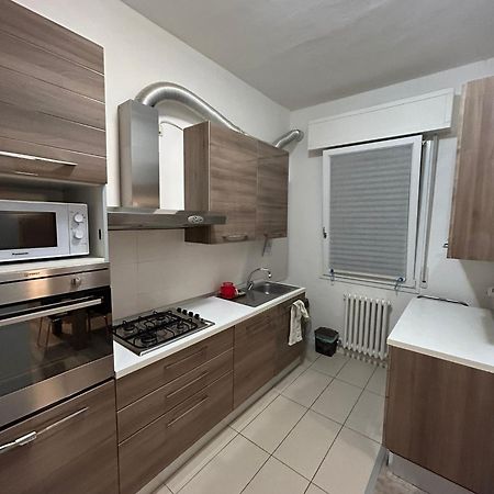 Appartamento In Villetta A 2 Passi Dal Mare E Dal Centro เปซาโร ภายนอก รูปภาพ