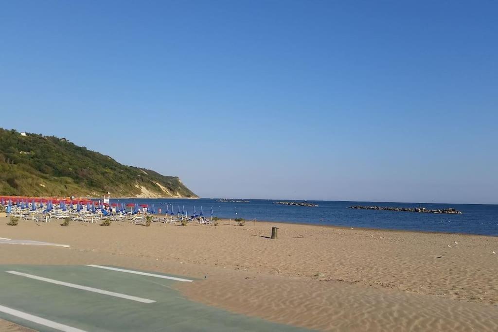 Appartamento In Villetta A 2 Passi Dal Mare E Dal Centro เปซาโร ภายนอก รูปภาพ