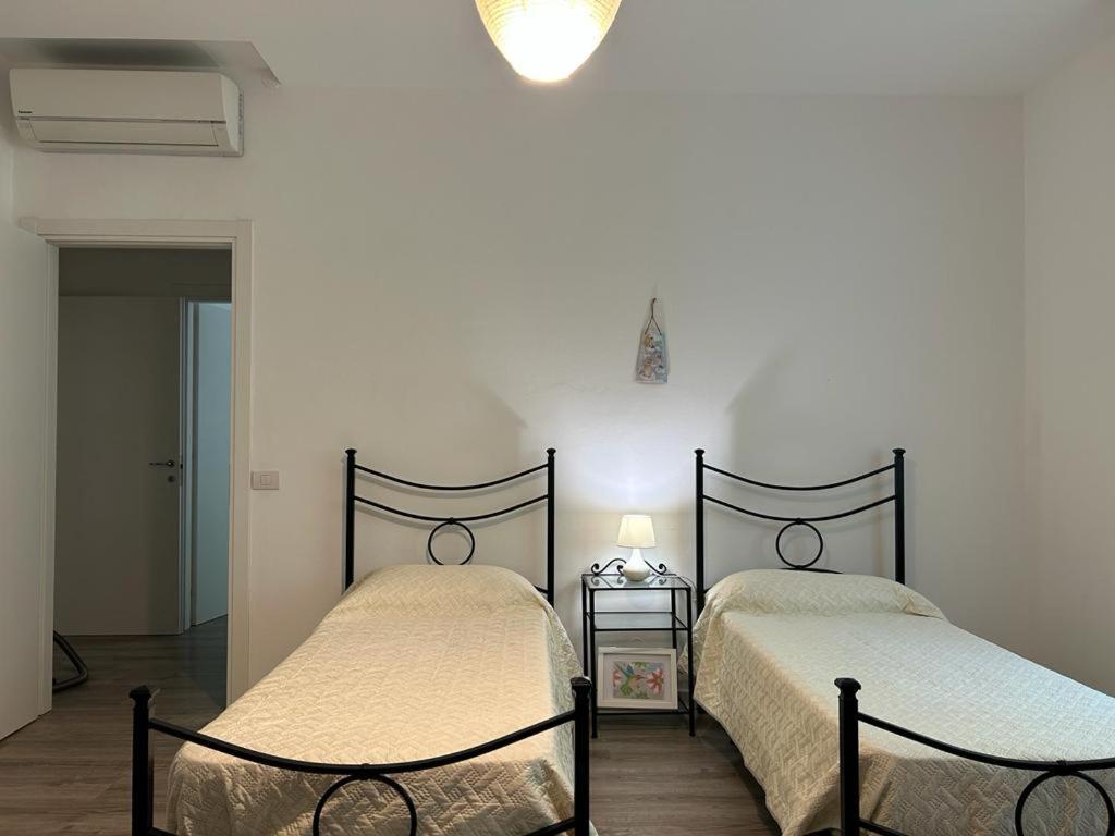 Appartamento In Villetta A 2 Passi Dal Mare E Dal Centro เปซาโร ภายนอก รูปภาพ